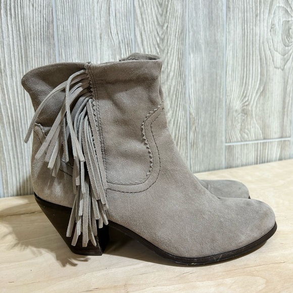 Sam Edelman Louie Boho Taupe Suede Fringe Ankle Booties Size 9.5 - Picture 1 of 13